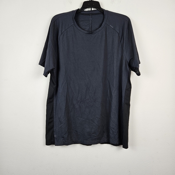 Lululemon Mens Top Size M Gray Black Crew Neck Short Sleeve Lightweight - Picture 1 of 5